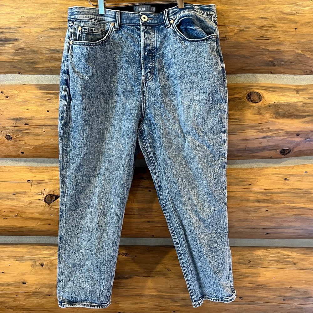 Torrid Acid Wash Button Fly Skinny Cropped Jeans 18 Short
